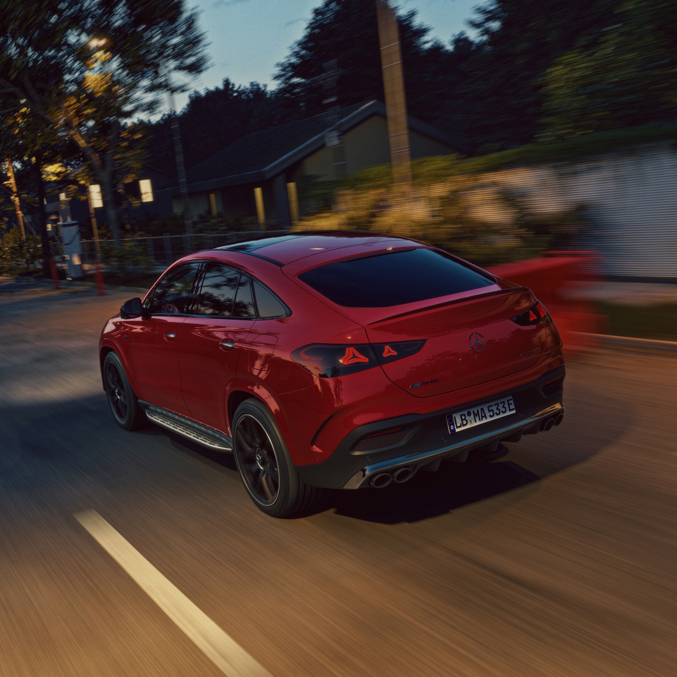 visual trasero del nuevo Mercedes-AMG GLE Coupé en color rojo