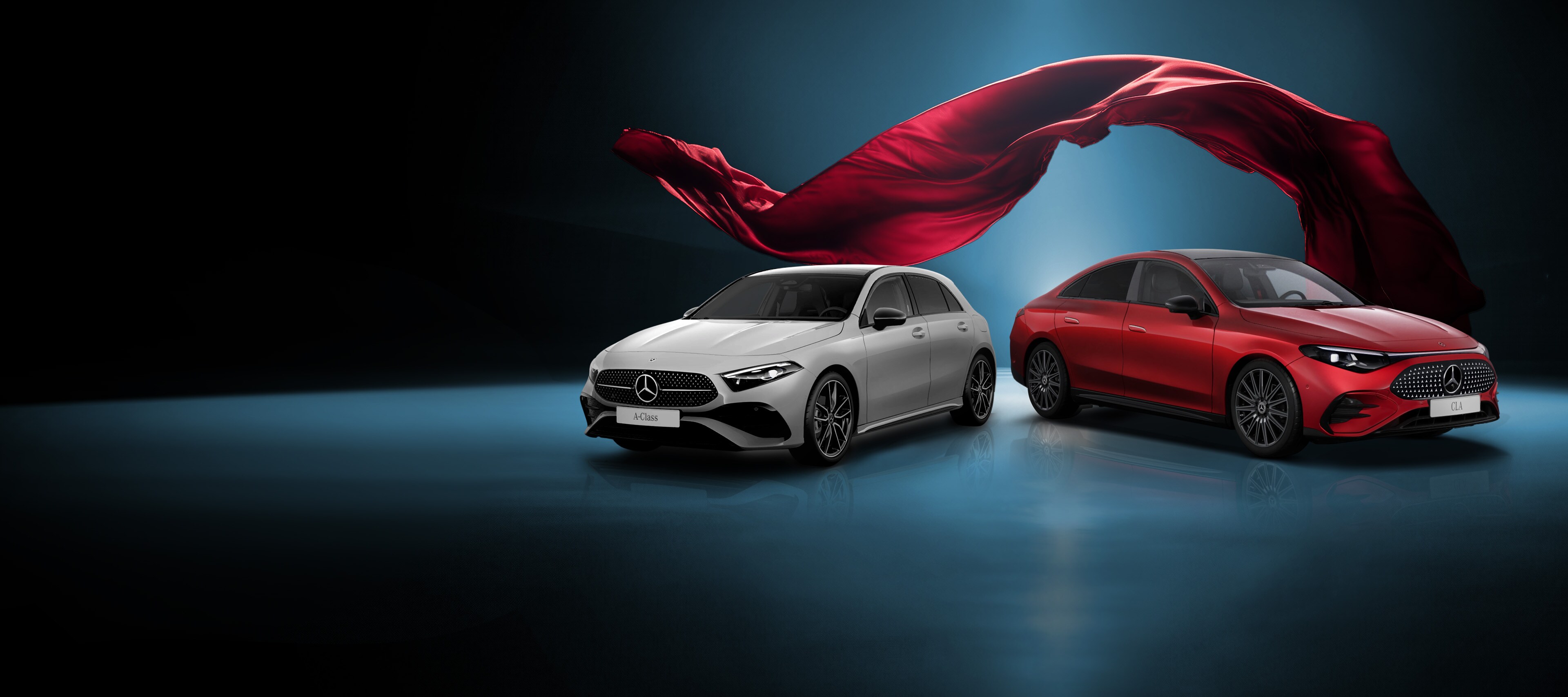 Tu futuro Mercedes-Benz te está esperando. Visual de un Clase A blanco y un CLA rojo de Mercedes-Benz con una cortina roja volando sobre ellos